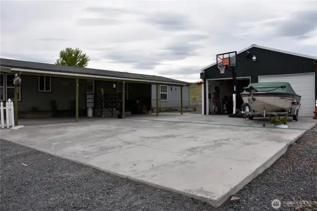 Shop with covered outdoor area