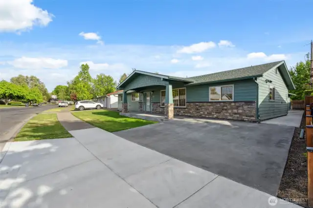 Walkable Area/Great Biking Area