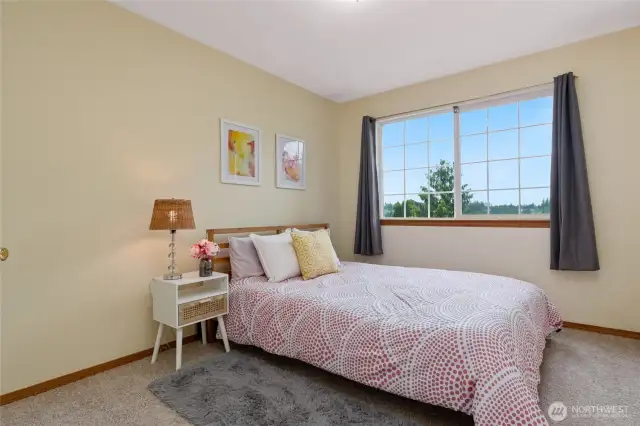 2nd bedroom. Cascades view from the window.