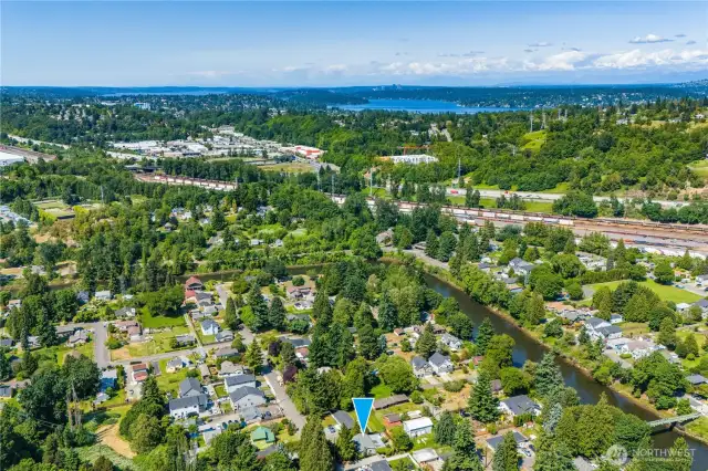 Southcenter's restaurants, shopping, and amenities are just 4 miles away. Or zip over to Lake Washington for a day on the water.