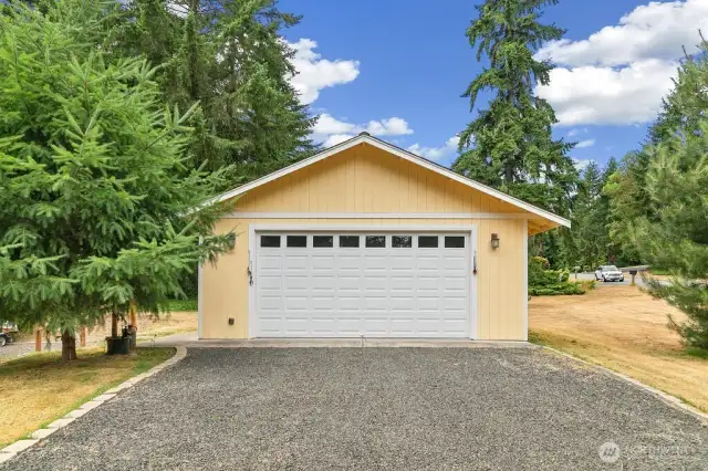 Detached garage