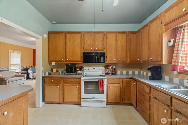 plenty of cabinets