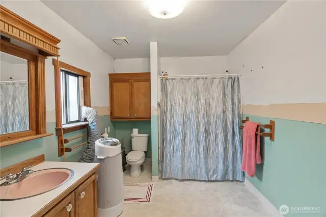 2nd floor full bath