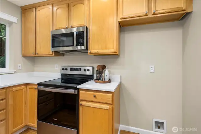 Ceramic cooktop and stainless steel appliances for the home chef