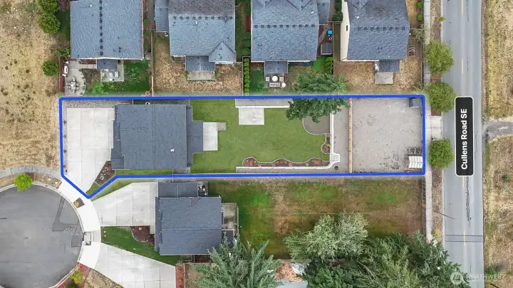 Bring your toys, gardening gear, event ideas, and hobbies. Blue boundary lines are approximate, buyer to verify to own satisfaction.