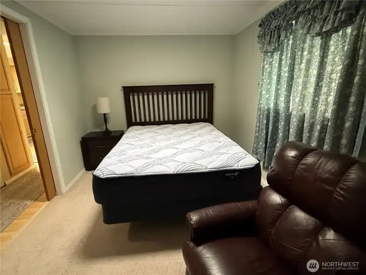 Guest bedroom