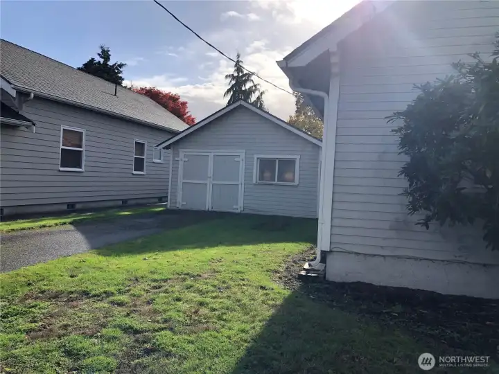 One car detached garage