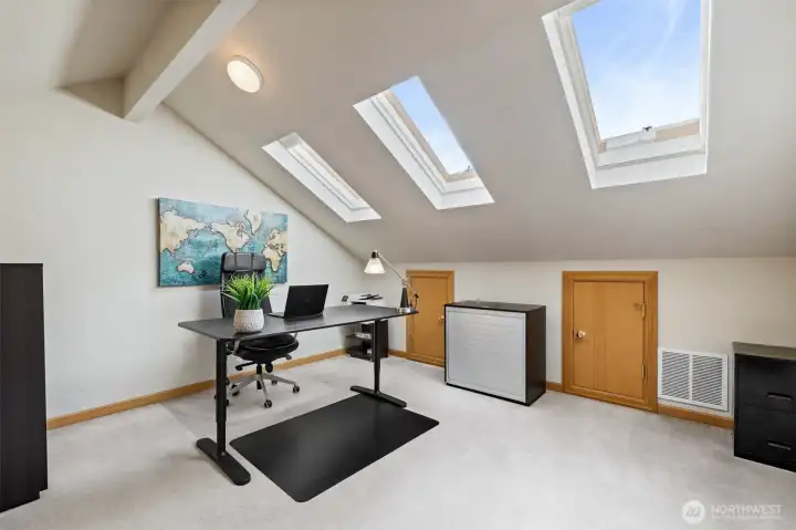 Additional 4th bedroom or use as a second office.