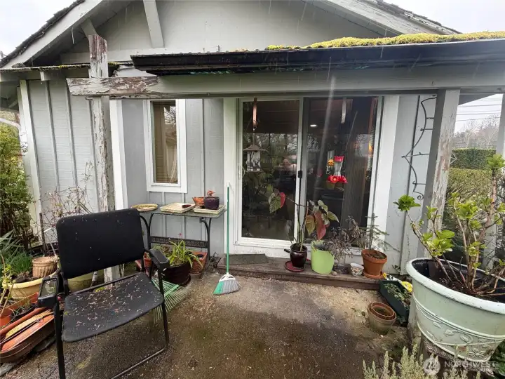 1279 Patio from exterior