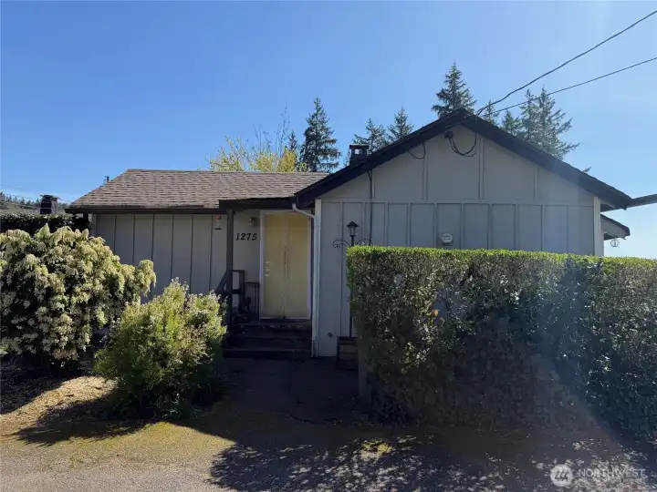 1275 Northlake Entrance