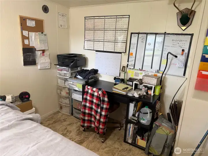 1275 Office area in bedroom