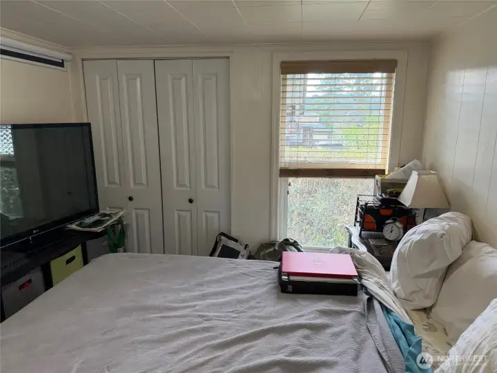 1275 Bedroom