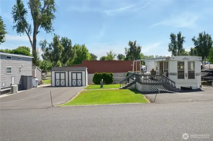 Convenient access to boating, fishing, golf, and outdoor recreation.