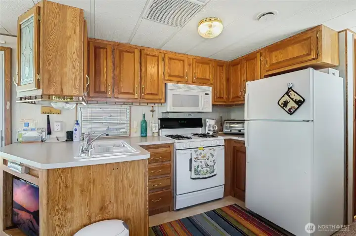 Efficient kitchen with everything you need close at hand.