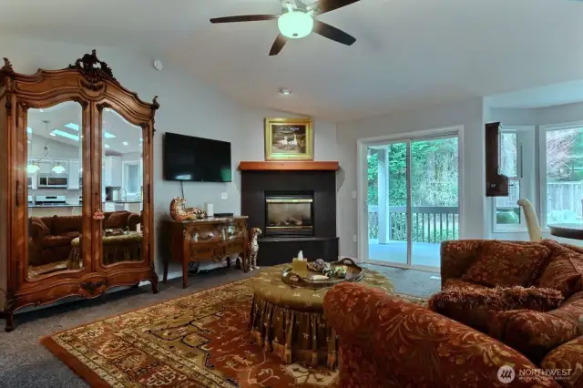 Family room w/ Gas Fireplace
