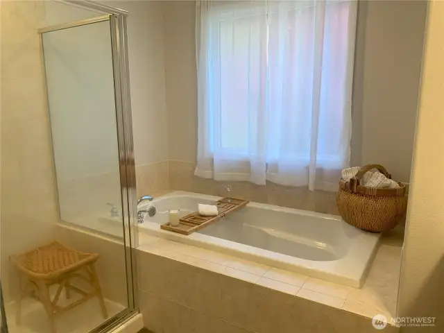 Spa soaking tub
