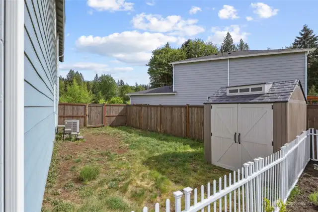 Sideyard w/gate, was used as a great dog run!