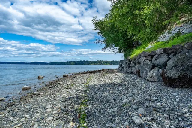 100' of waterfront.