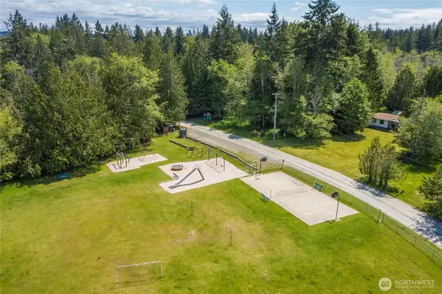 Park in middle of island includes pickleball court.