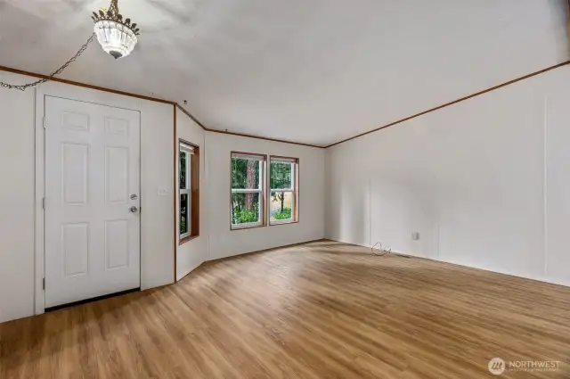 New floors throughout!