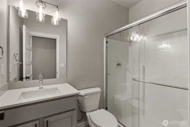 Lower level En suite bathroom