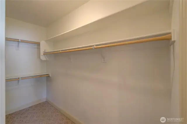 Primary suite walk in closet