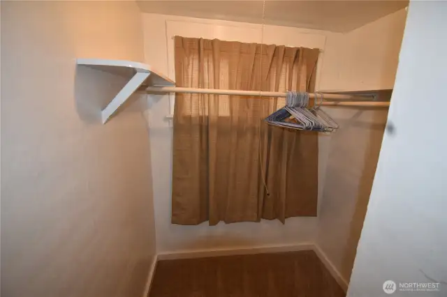 Walk in closet off master