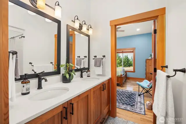 Shared bathroom between bedrooms 2&3