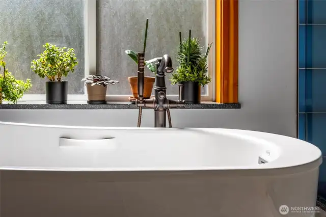 Soaking tub