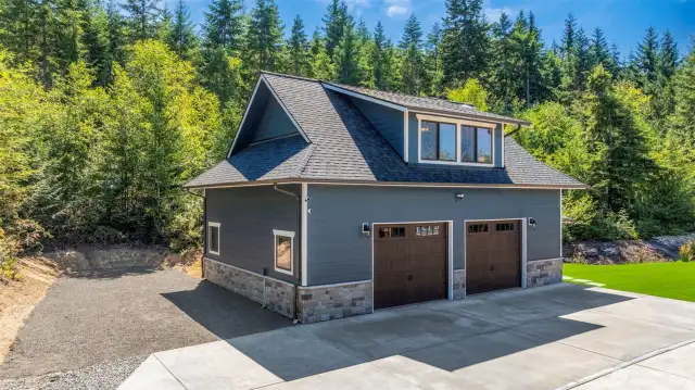 Detached shop with guest house