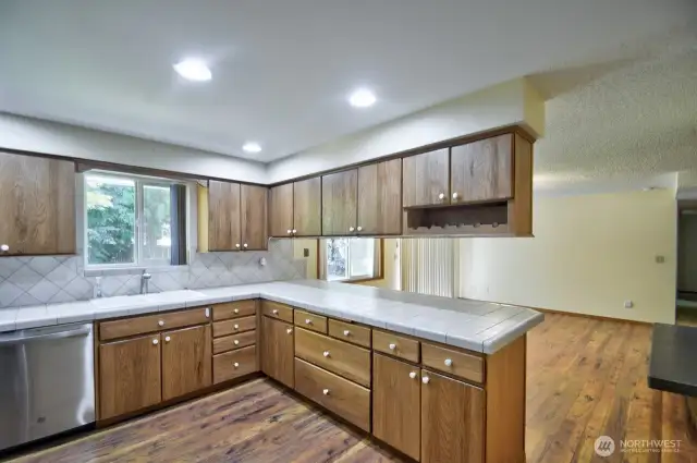 Oversized eating bar
