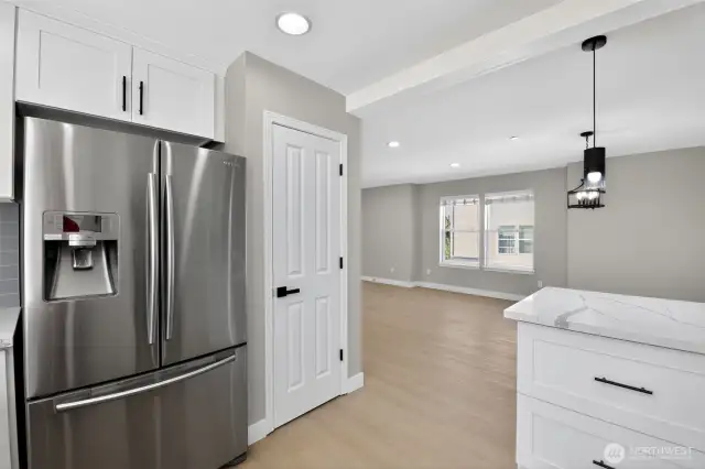 Kitchen Inside > DineIn