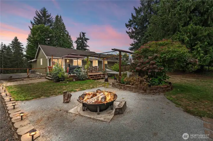Firepit w/Gravel Surround off the Deck