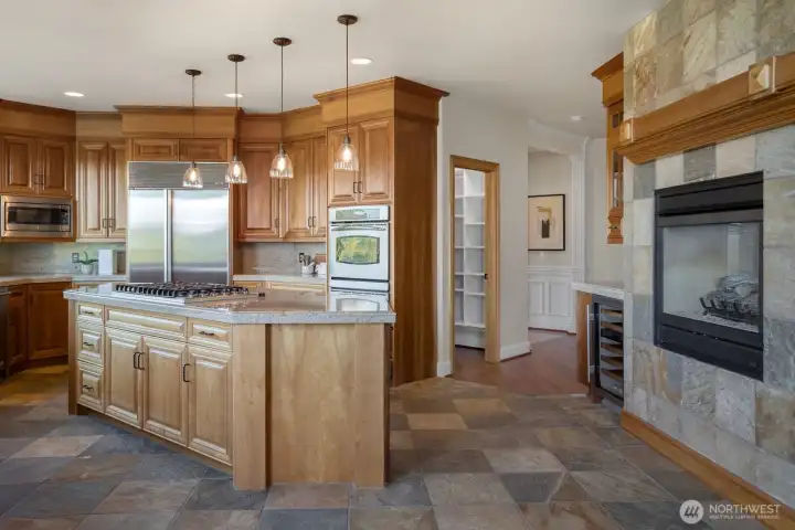 Beautifully appointed kitchen