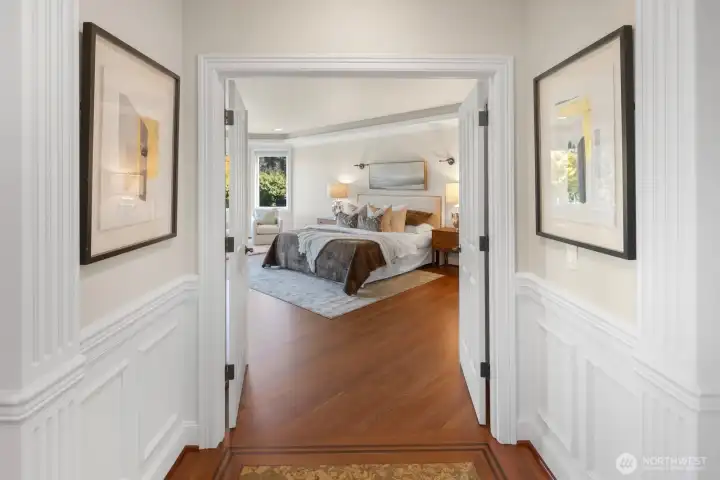 Mainfloor primary suite