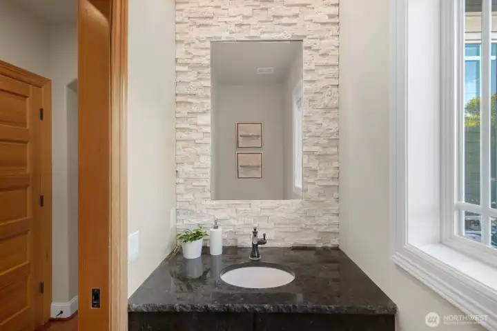 Mainfloor guest bathroom