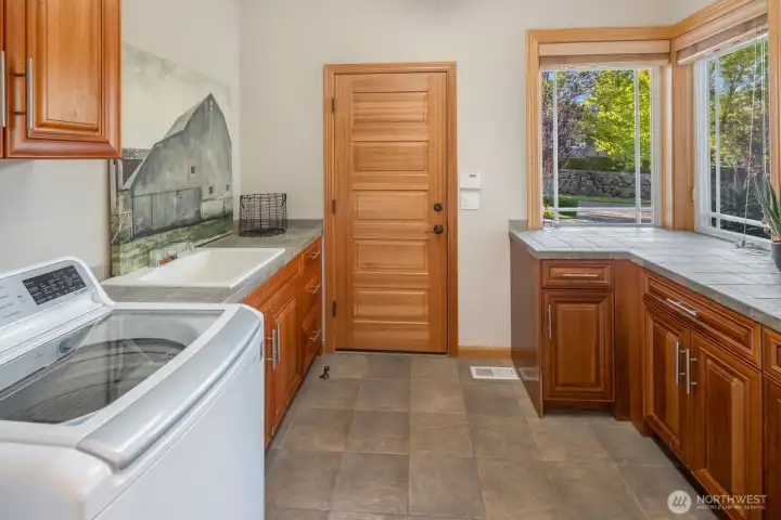 Mainfloor Utility Room/Mud Room (leads to garage)