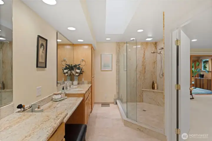 Primary ensuite, heated floor