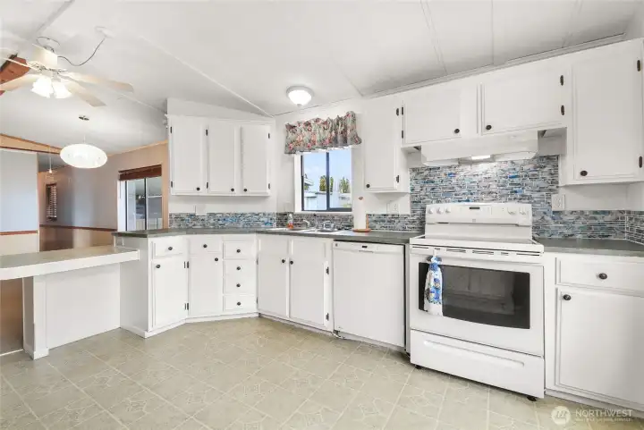 Darling ( Large) Kitchen!