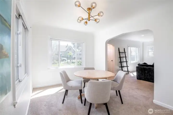 Beautiful- Light - Bright Dining Room