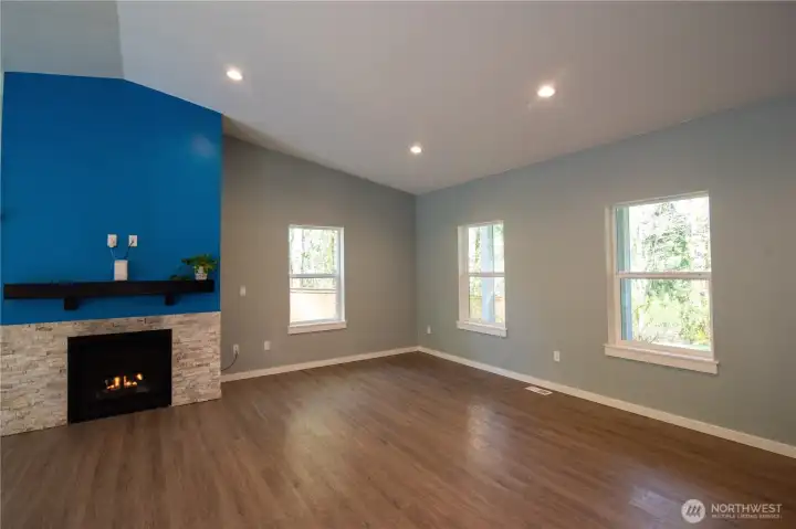 Original living room showing 3rd window in accurate size.