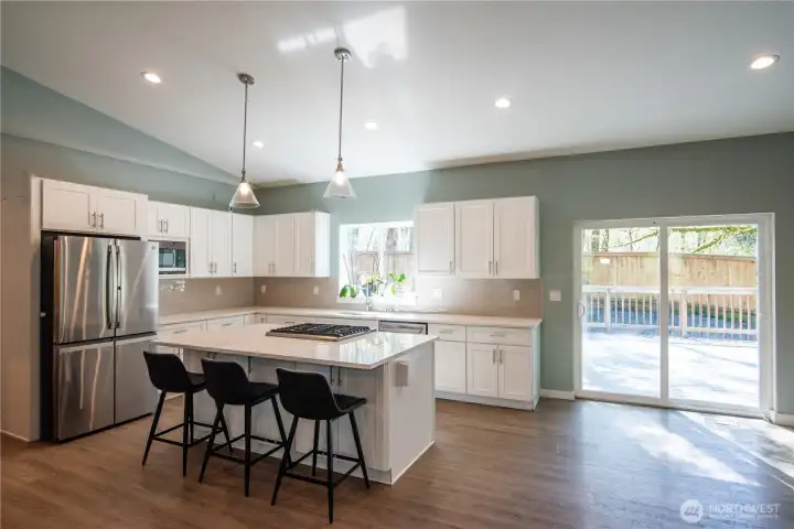 Perfect for entertaining family or friends and so much natural light!