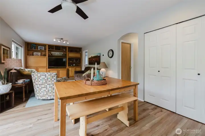 Eat-in area and large walk-in pantry