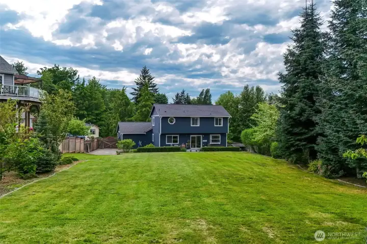 Huge, Huge yard!
