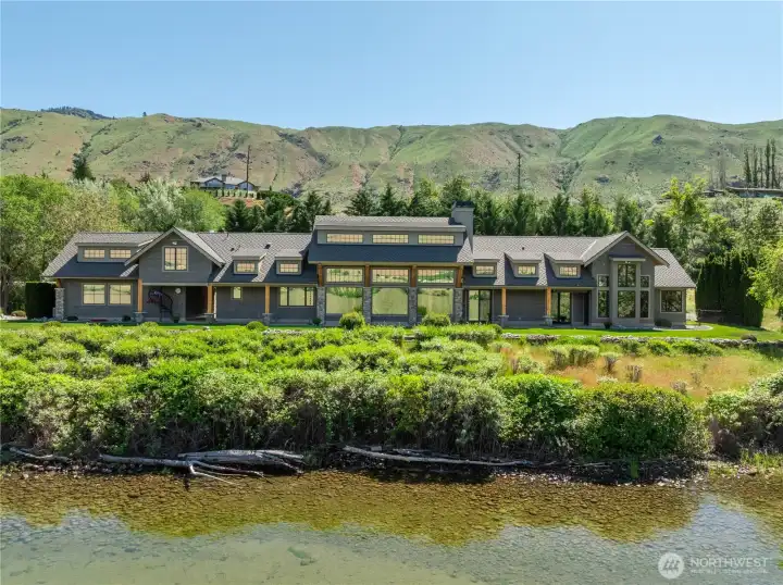 Majestic Waterfront Retreat