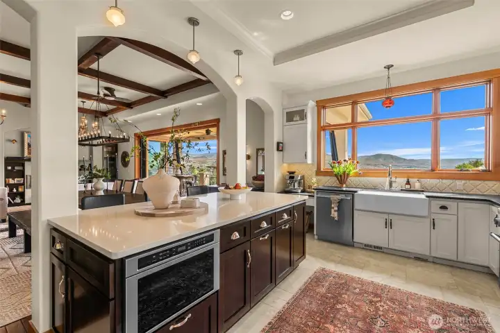 Spacious entertainer’s kitchen seamlessly connected to the dining and living areas. Built-in microwave drawer adds convenience while preserving the kitchen’s clean, upscale design