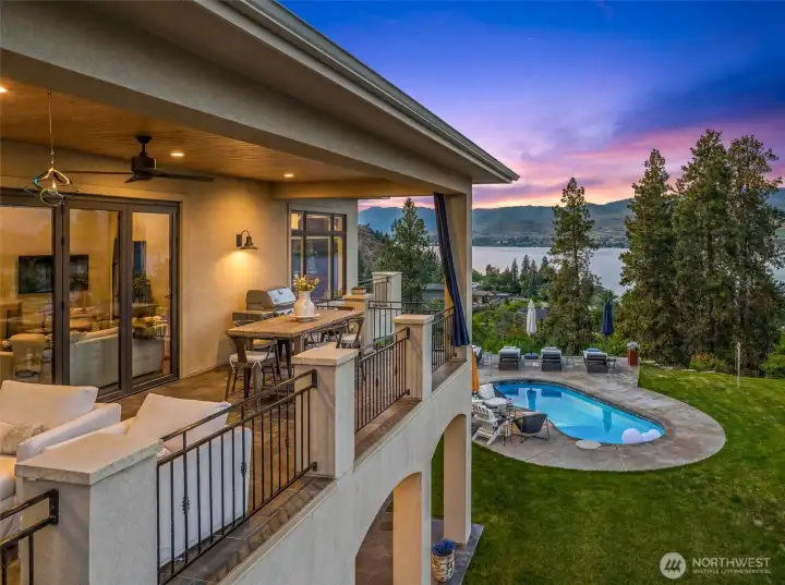 The covered deck’s outdoor living room is so cozy, creating the perfect place to relax, dine, entertain, and soak in those breathtaking Lake Chelan views.