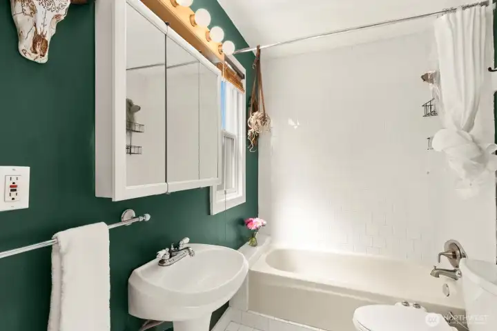 Full bath in house. Full bath in house.