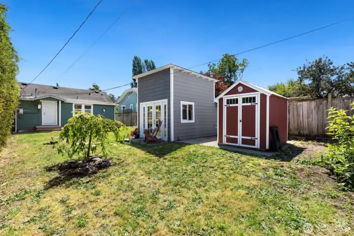 Storage shed holds a lot! Storage shed holds a lot!