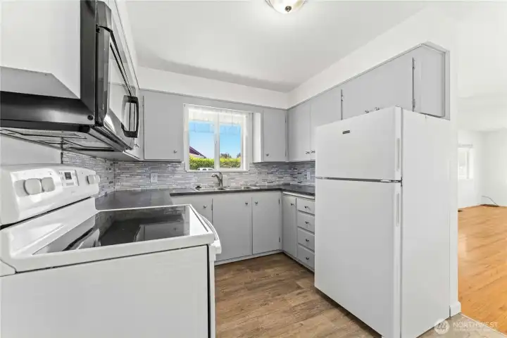 All appliances stay! All appliances stay!
